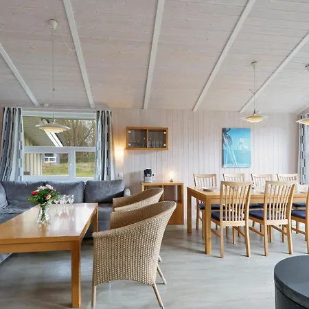 Abendrot 12 - Dorf 3 * Priwall